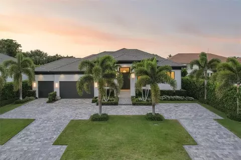Exterior - 625 Parkview Ln, Naples, FL 34103 photo 1 of 12