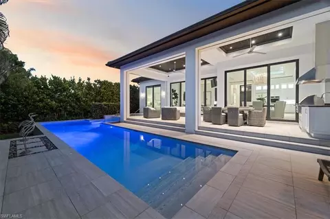 Exterior - 625 Parkview Ln, Naples, FL 34103 photo 2 of 12
