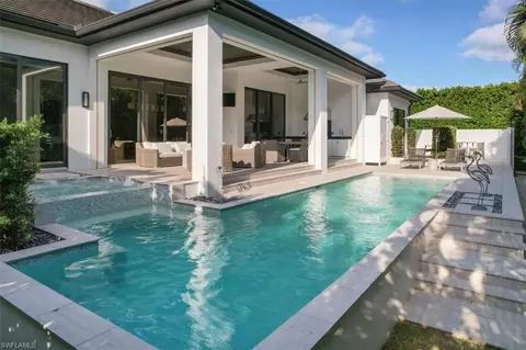Exterior - 625 Parkview Ln, Naples, FL 34103 photo 5 of 12