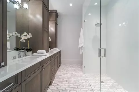 Bath - 625 Parkview Ln, Naples, FL 34103 photo 4 of 5
