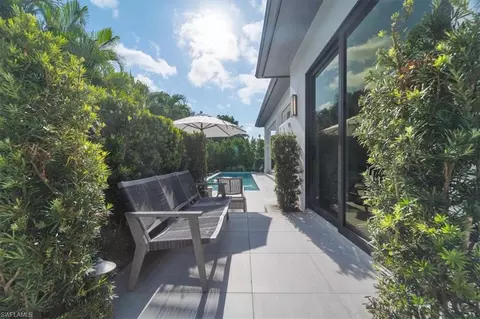Exterior - 625 Parkview Ln, Naples, FL 34103 photo 9 of 12