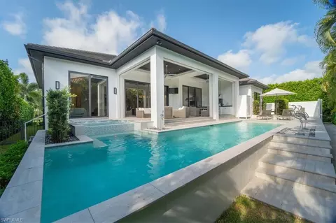 Exterior - 625 Parkview Ln, Naples, FL 34103 photo 7 of 12