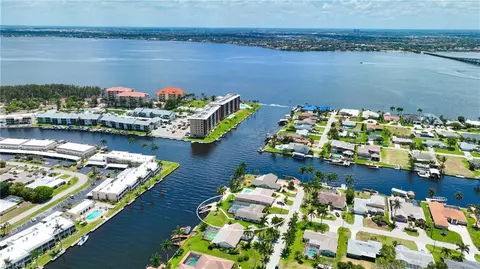 1921 SE 44th St, Cape Coral, FL 33904