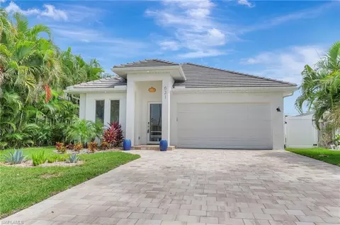 621 105th Ave N, Naples, FL 34108