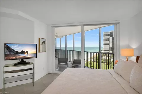 4651 Gulf Shore Blvd N #1006, Naples, FL 34103