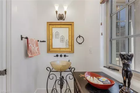 401 Hawser Ln, Naples, FL 34102 photo 19