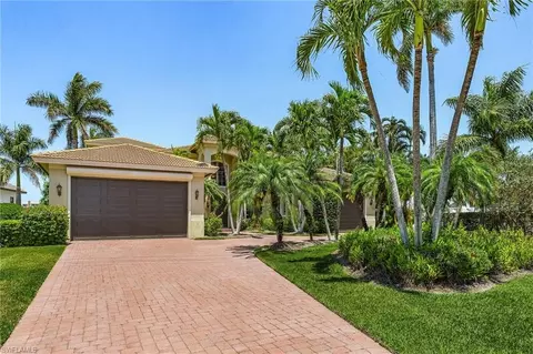 401 Hawser Ln, Naples, FL 34102 photo 6