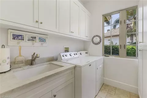 401 Hawser Ln, Naples, FL 34102 photo 17