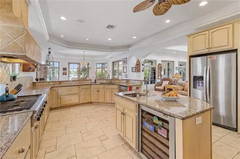 401 Hawser Ln, Naples, FL 34102 photo 15