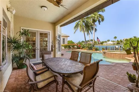 401 Hawser Ln, Naples, FL 34102 photo 23
