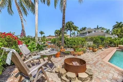 401 Hawser Ln, Naples, FL 34102 photo 26