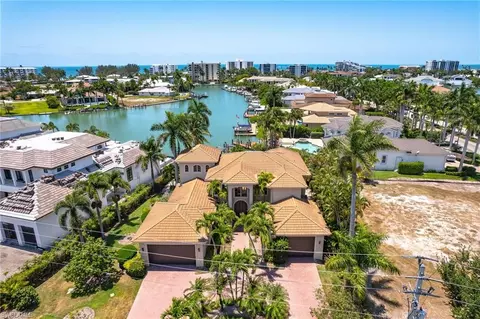 401 Hawser Ln, Naples, FL 34102 photo 3