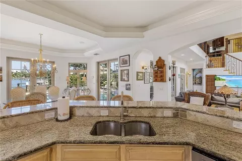 401 Hawser Ln, Naples, FL 34102 photo 16