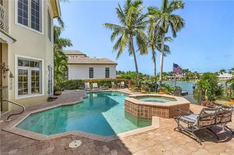 401 Hawser Ln, Naples, FL 34102 photo 5