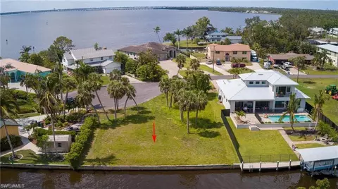 1806 Marina Cir, North Fort Myers, FL 33903
