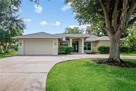 200 Fairway Cir, Naples, FL 34110