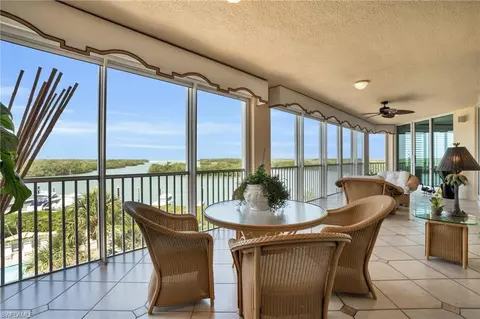 425 Dockside Dr #405, Naples, FL 34110