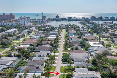 587 93rd Ave N, Naples, FL 34108