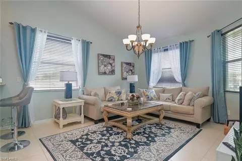 1320 Mariposa Cir #201, Naples, FL 34105