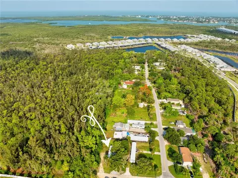 10046 Bayshore Dr, Naples, FL 34112