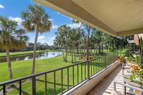105 Clubhouse Ln #288, Naples, FL 34105