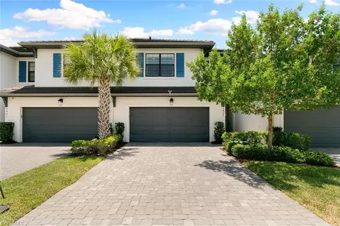 7425 Rockefeller Dr, Naples, FL 34119