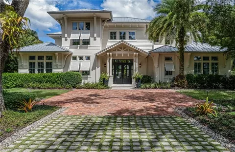 271 1st Ave N, Naples, FL 34102