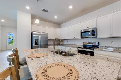 3693 Passion Vine Dr, Alva, FL 33920
