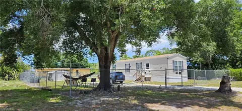 8406 Mcdaniel Dr, North Fort Myers, FL 33917