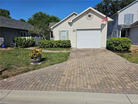 521 Leawood Cir E, Naples, FL 34104