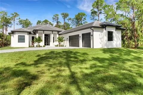219 4th St SE, Naples, FL 34117