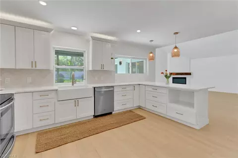 5054 Eclipse Ct, Naples, FL 34104 photo 4