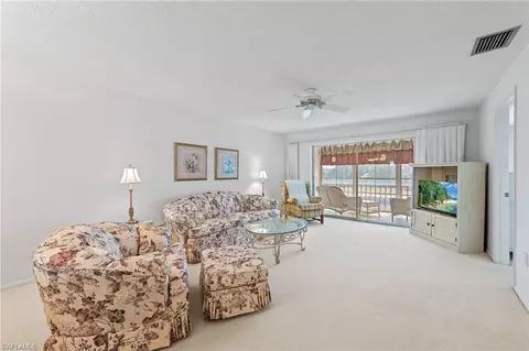 300 Valley Stream Dr #D7, Naples, FL 34113