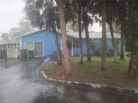 2661 4th St NW, Naples, FL 34120