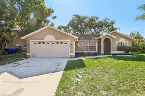 4735 Mi Casa Ct, Fort Myers, FL 33901