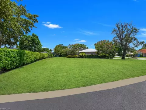 249 Pinehurst Cir, Naples, FL 34113 photo 4