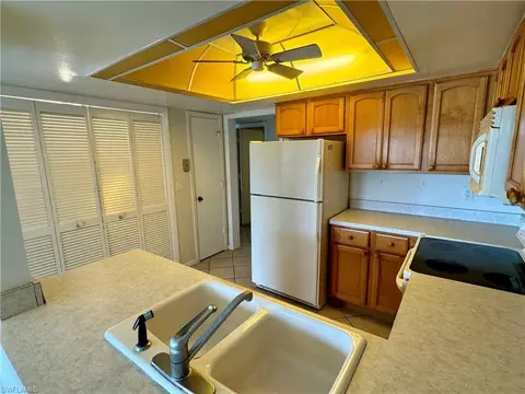 Kitchen - 1748 Bald Eagle Dr #508-C, Naples, FL 34105 photo 2 of 2