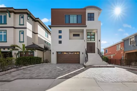 250 Crescent St, Fort Myers Beach, FL 33931