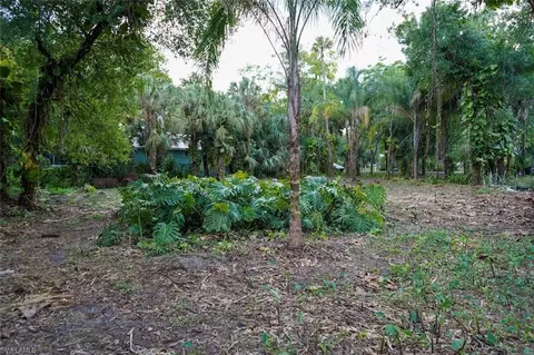 385 Caloosa Dr, Labelle, FL 33935