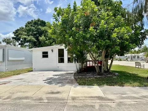 196 Panther Pass Cir #196, Naples, FL 34114