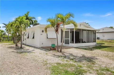 2371 Baybreeze St, Saint James City, FL 33956
