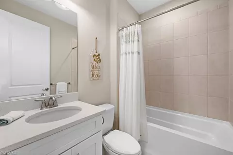 Bath - 8664 Dilillo Ct, Naples, FL 34119 photo 4 of 4