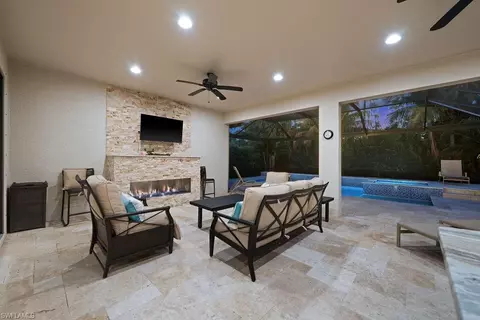8664 Dilillo Ct, Naples, FL 34119