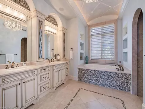 Bath - 1680 Dolphin Ct, Naples, FL 34102 photo 1 of 5