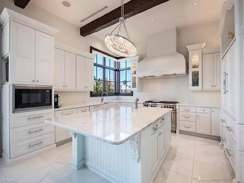Kitchen - 1680 Dolphin Ct, Naples, FL 34102 photo 2 of 4