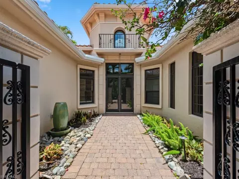 18272 Lagos Way, Naples, FL 34110