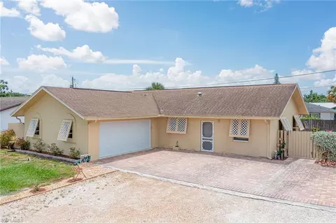 1332 Granada Blvd, Naples, FL 34103