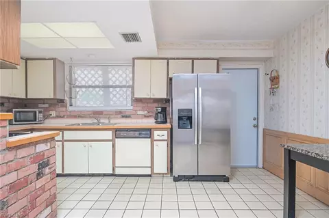 1332 Granada Blvd, Naples, FL 34103 photo 12