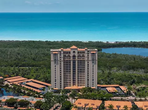 6585 Nicholas Blvd #702, Naples, FL 34108