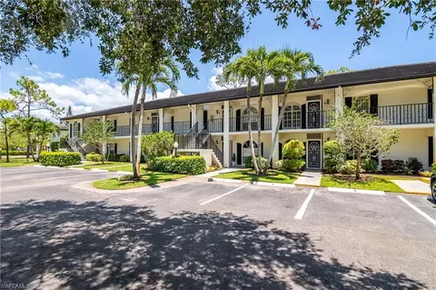 256 Deerwood Cir #4, Naples, FL 34113